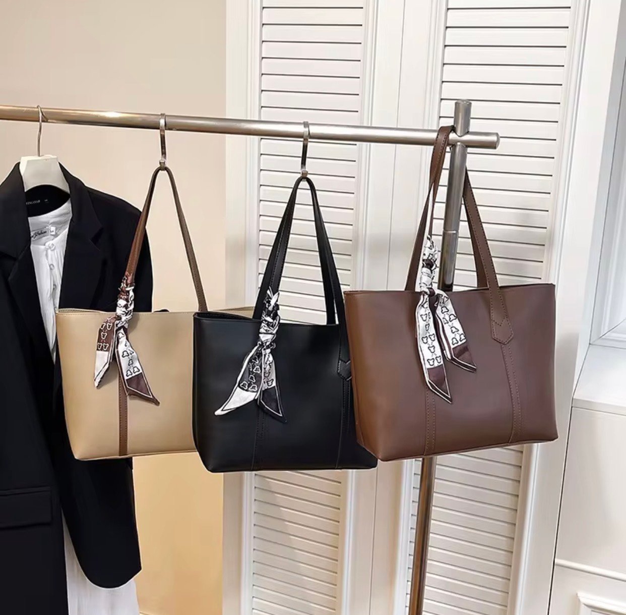 Ladies dressing bags