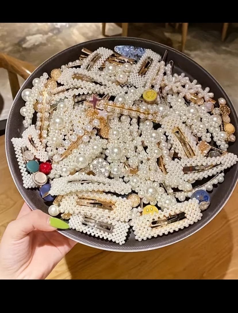 Pearl hair clips